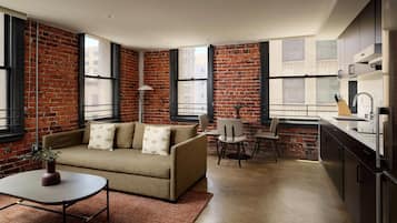Suite, 1 Queen Bed, Non Smoking | Free WiFi