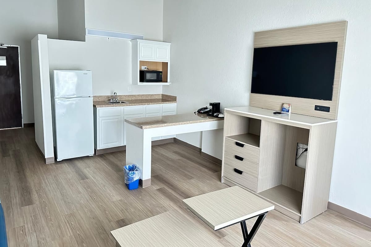 Suite, 2 Queen Beds, Non Smoking