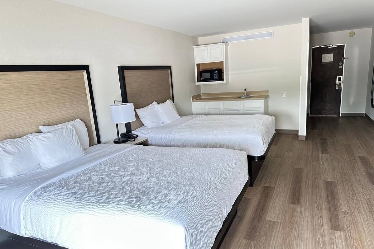 Room, 2 Queen Beds, Non Smoking