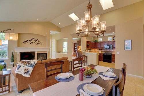 Bend Home: Office, Garage, Parks, Seasonal Pool!