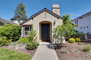 A residential house with a front entrance, a small porch, and a well-maintained garden. - Bend Home: Office, Garage, Parks, Seasonal Pool! (Bend)