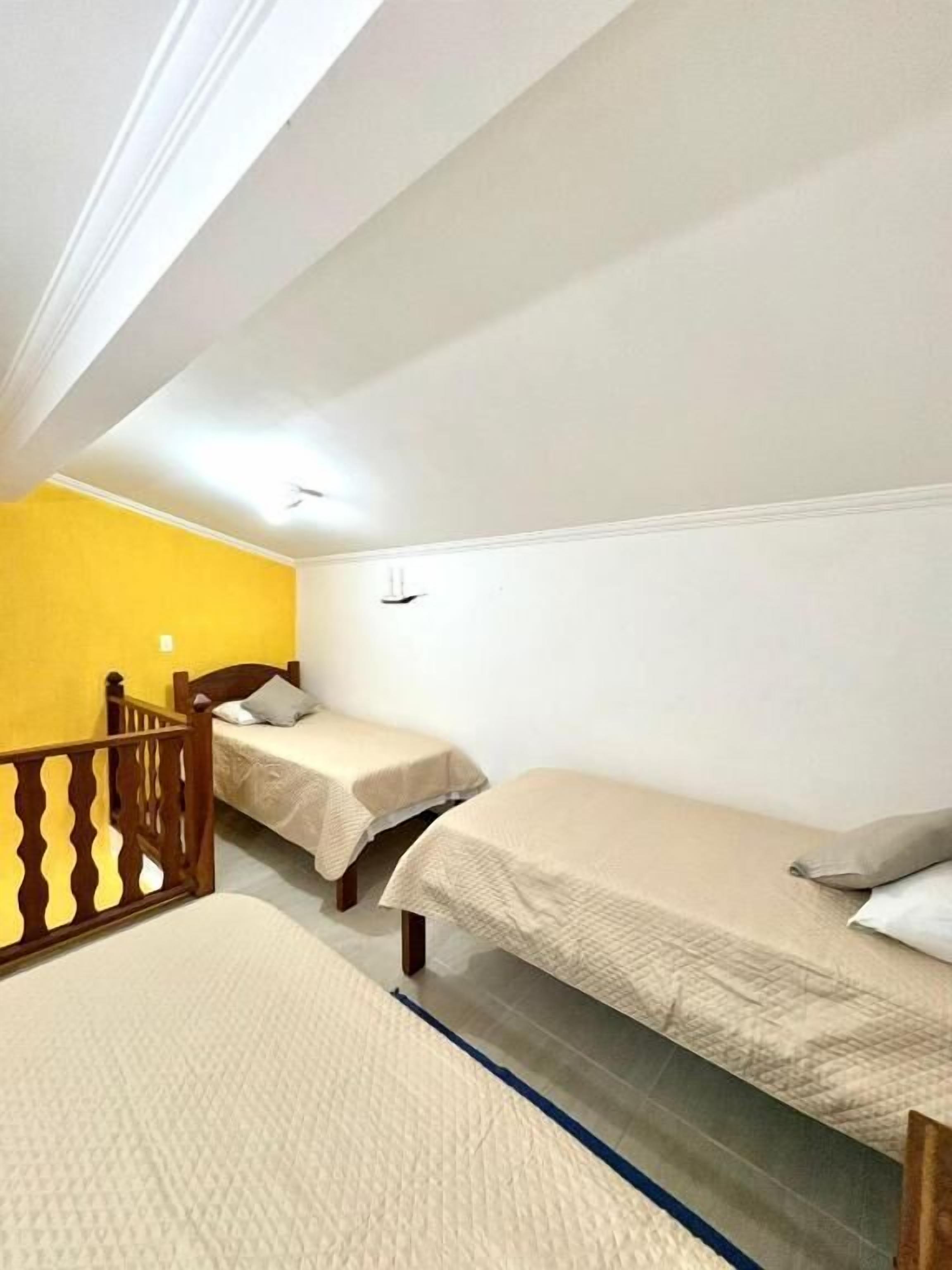 Quarto família, sacada | Cofres nos quartos, ferros/tábuas de passar roupa, Wi-Fi de cortesia
