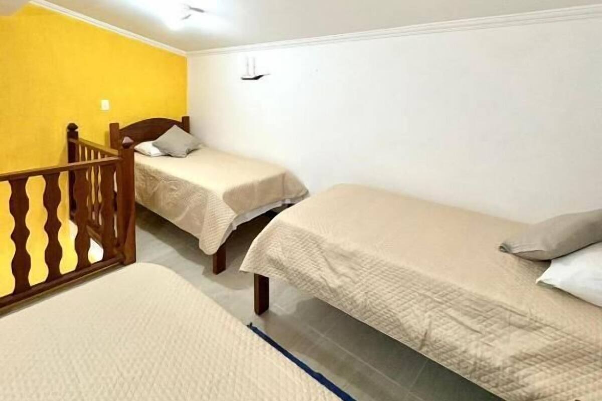 Habitación familiar, balcón | Caja de seguridad en la habitación y tabla de planchar con plancha