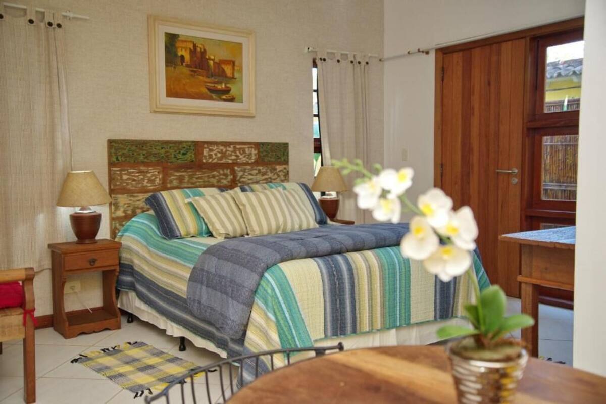 Habitación doble Confort | Caja de seguridad en la habitación y tabla de planchar con plancha