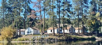 Lakefront Escape w/ A/C, 2 Queen Beds & Private Entry on Curlew Lake