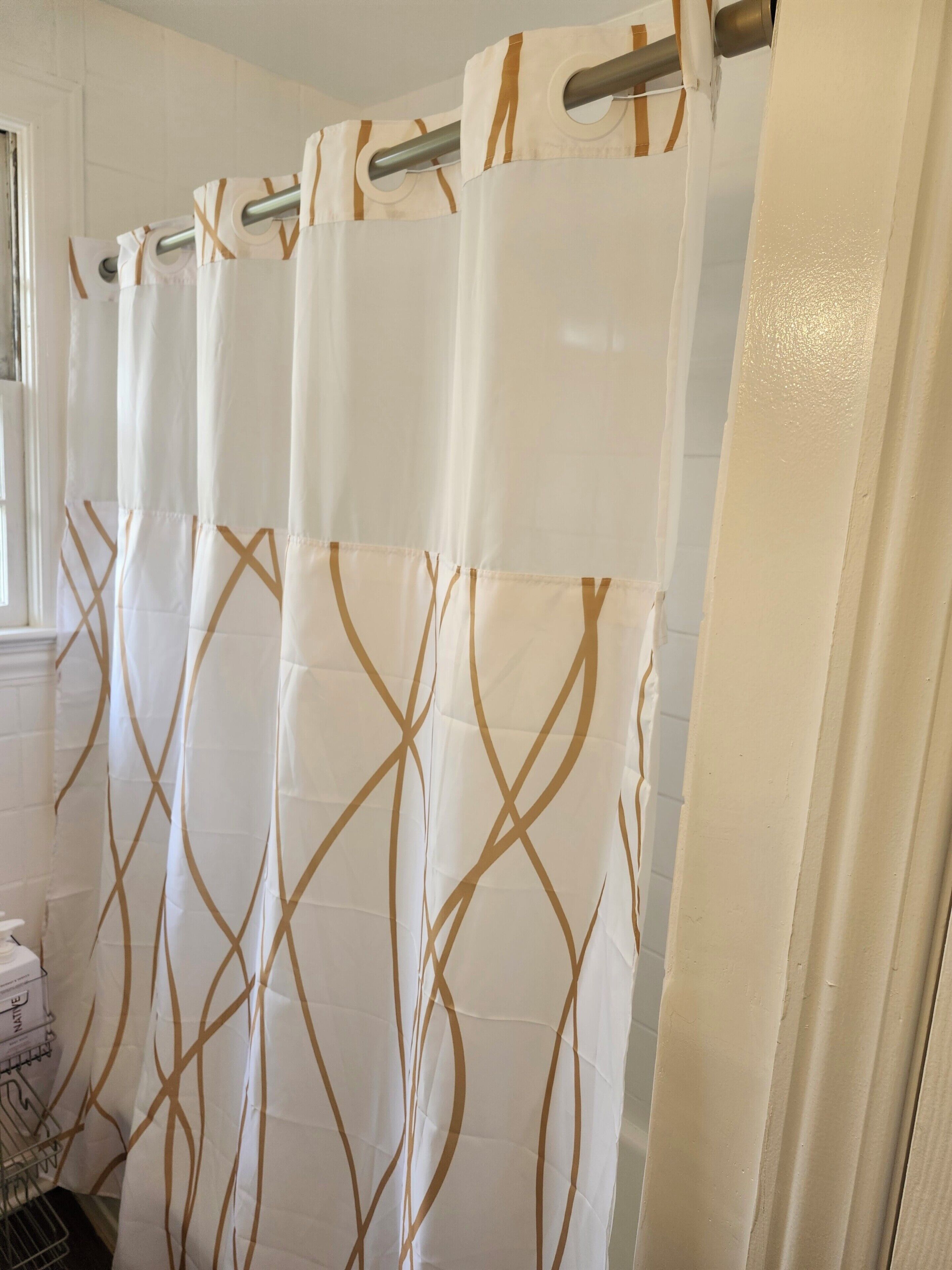 Haartrockner, Handtücher, Seife, Toilettenpapier
