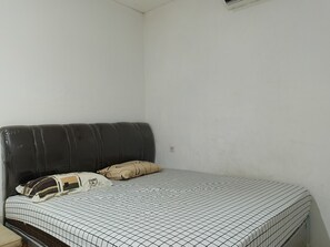 Room - Hotel O near RSUD Haji Makassar formerly (Makassar)
