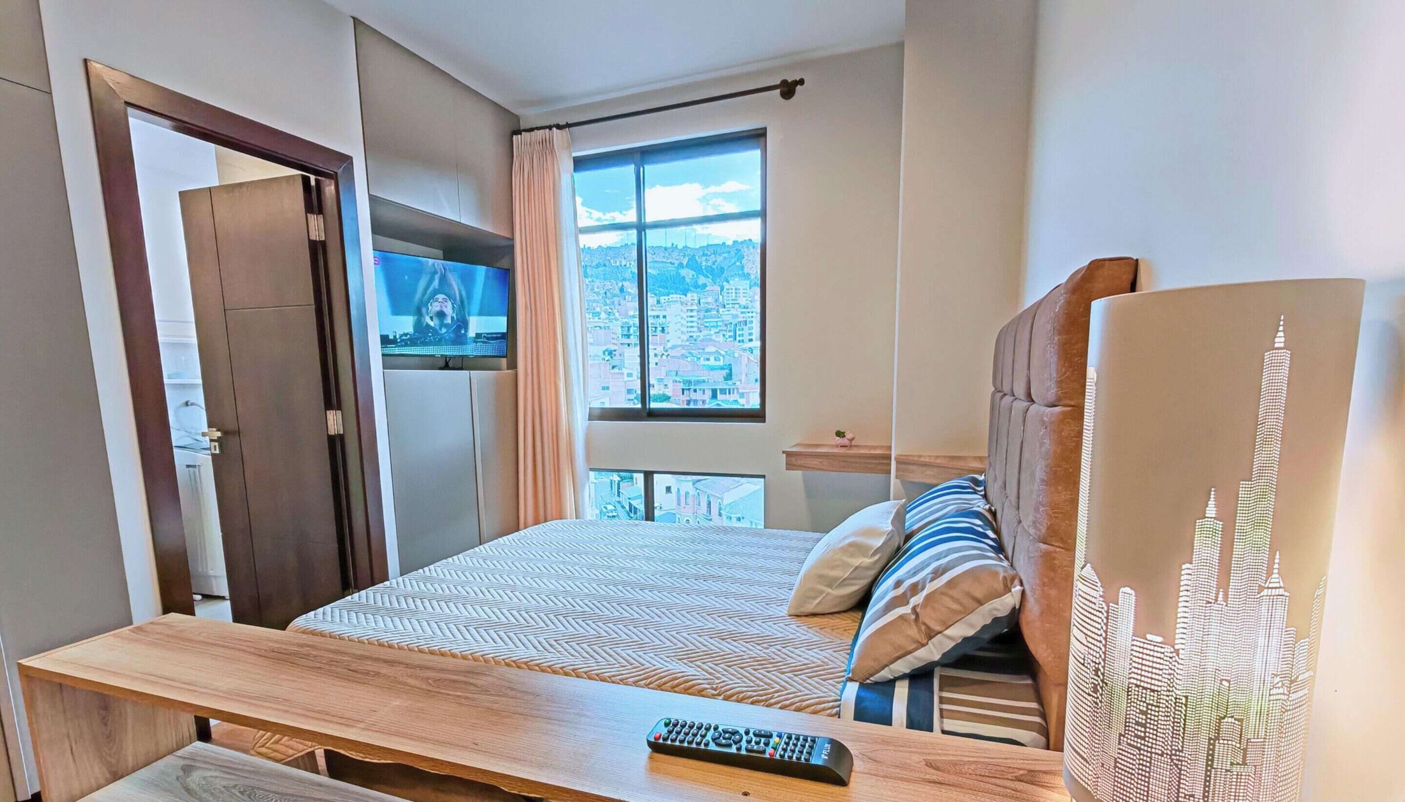 1 quarto, ferros/tábuas de passar roupa, roupa de cama
