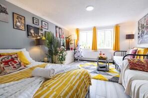 Room - Spacious 7 beds House Free Parking contractor-loved Near Universal Studios & CMK (Monkston)