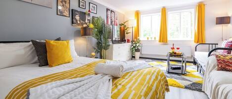 3 bedrooms, iron/ironing board, WiFi, bed sheets