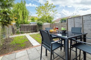 Outdoor dining - Spacious 7 beds House Free Parking contractor-loved Near Universal Studios & CMK (Monkston)