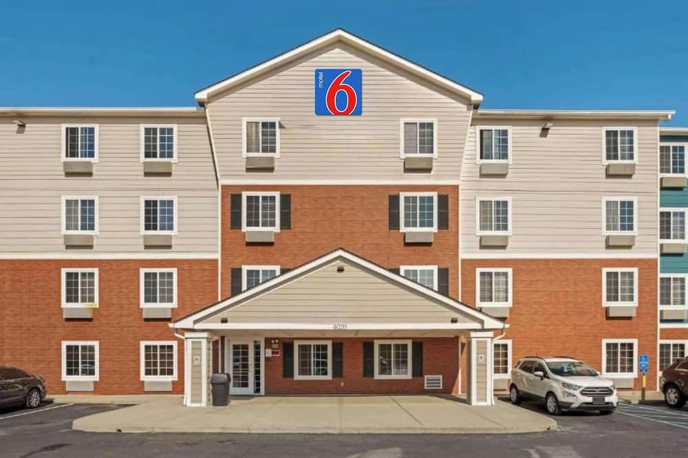 Motel 6 Suites Cincinnati Sharonville, OH