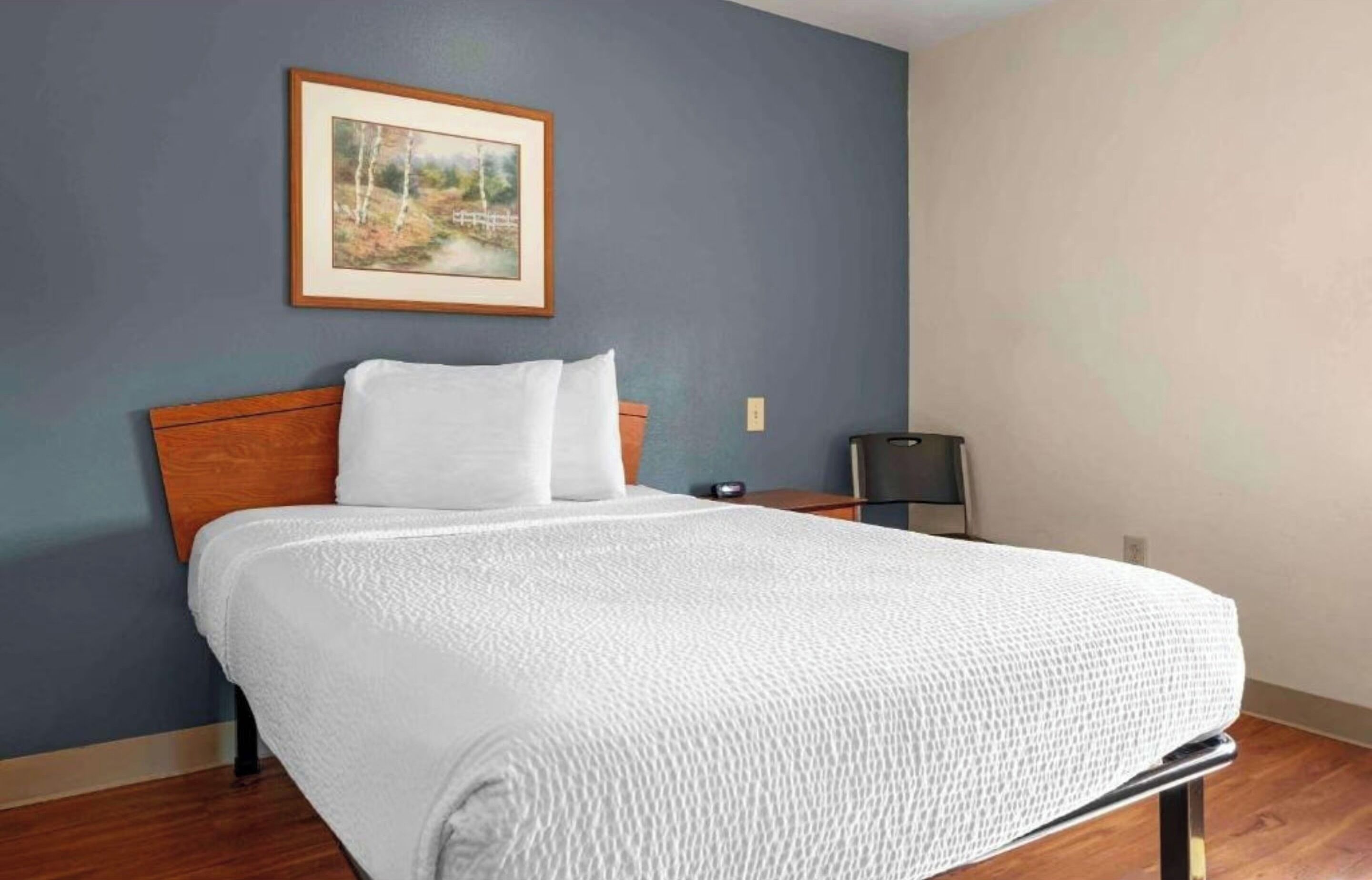 1 Full Bed | Non-Smoking, Kitchen | Desk, laptop workspace, iron/ironing board, free WiFi