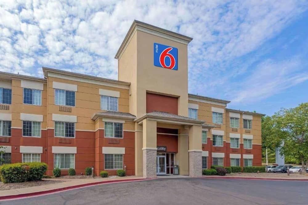 Motel 6 Suites Memphis Airport, TN