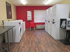 Laundry - Motel 6 Rochester Greece, NY (Rochester)