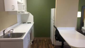 2 Full Beds | Non-Smoking, Kitchen | Private kitchen