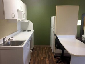2 Full Beds | Non-Smoking, Kitchen | Private kitchen
