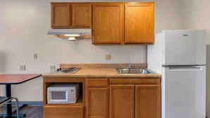 Private kitchen - Motel 6 Suites Birmingham Pelham  AL (Pelham)