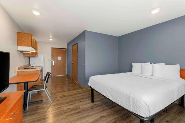 1 Full Bed | Non-Smoking, Kitchen | WiFi (free), bed sheets