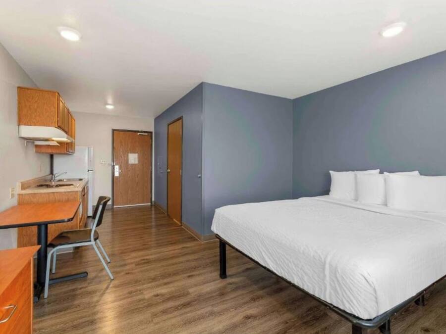 1 Full Bed | Non-Smoking, Kitchen
