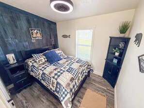 Room - Buttercup Lake House (Garden City)