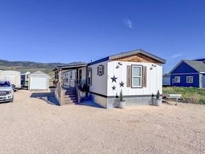 Exterior - Buttercup Lake House (Garden City)