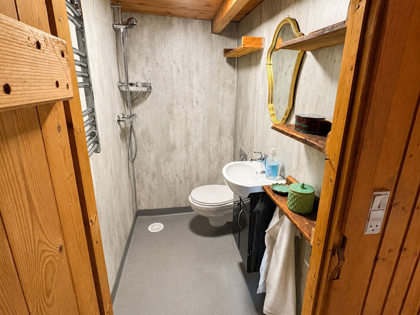 Classic Cabin, Partial Sea View, Mountainside | Bathroom