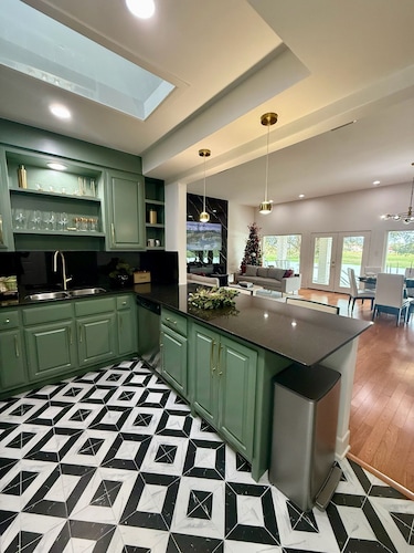 New Listing ! Modern Lakefront Retreat