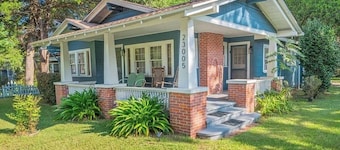 The Barefoot Bungalow - Vintage Charm by the Lake
