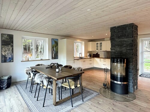 Home with red deer on 23 hectares of natural land