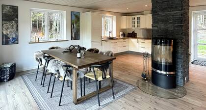 Home with red deer on 23 hectares of natural land
