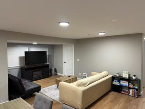 Living area - Mae’s Stay in Sky Valley Private Community (Gold Bar)
