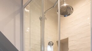 A glass-enclosed shower with a handheld showerhead and a wall-mounted faucet. - Studio Gatsby - Center Annecy - Balcony view lake (Annecy)
