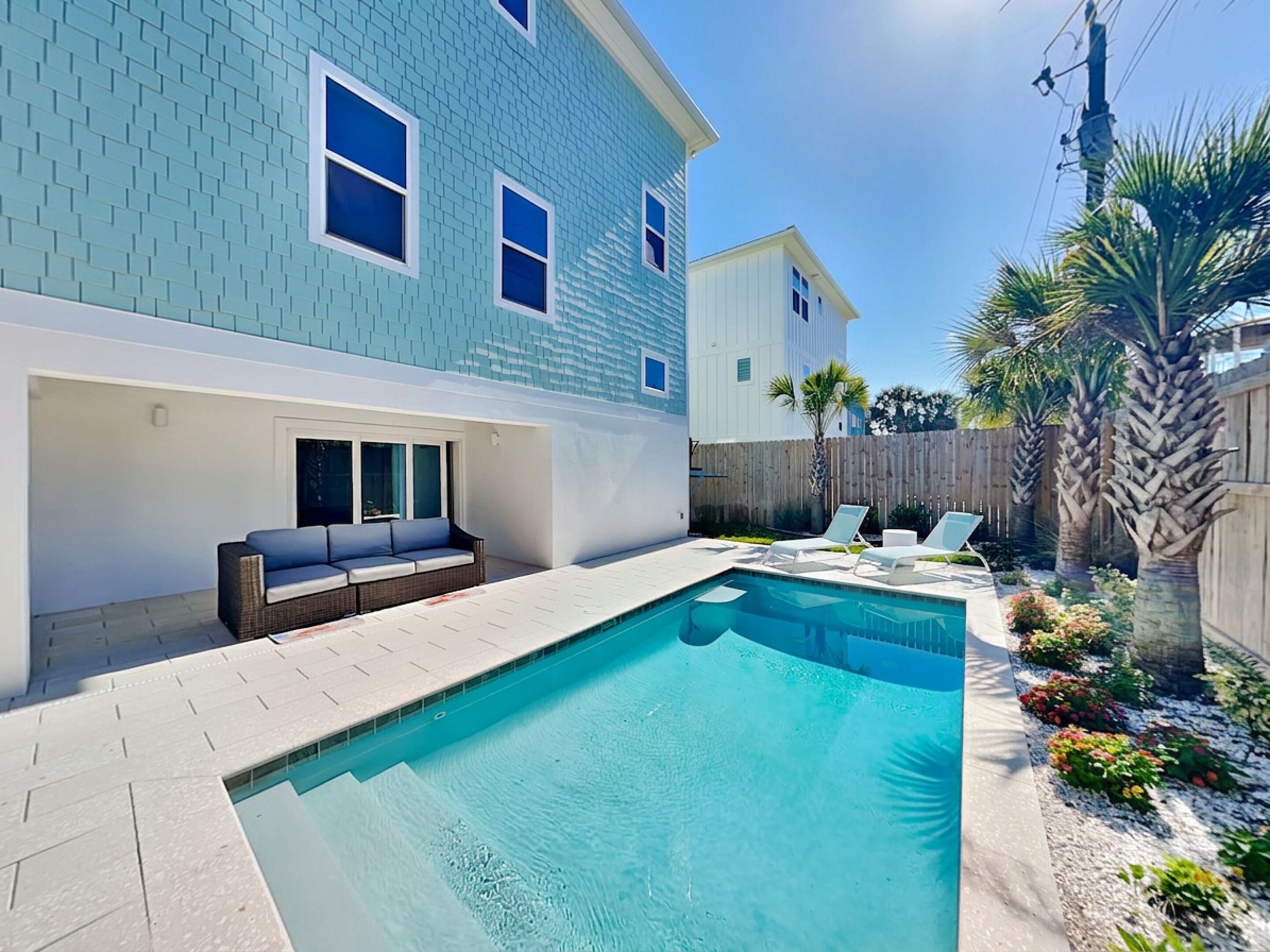 House (5 Bedrooms) | Front of property
