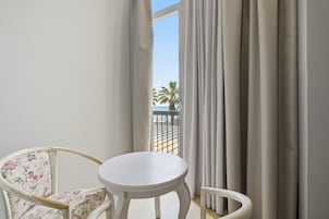 Deluxe Triple Room, Partial Sea View | Interior
