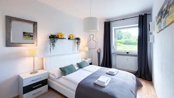 3 Schlafzimmer, Schreibtisch, Bügeleisen/Bügelbrett, WLAN