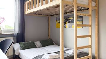 3 bedrooms, desk, iron/ironing board, WiFi