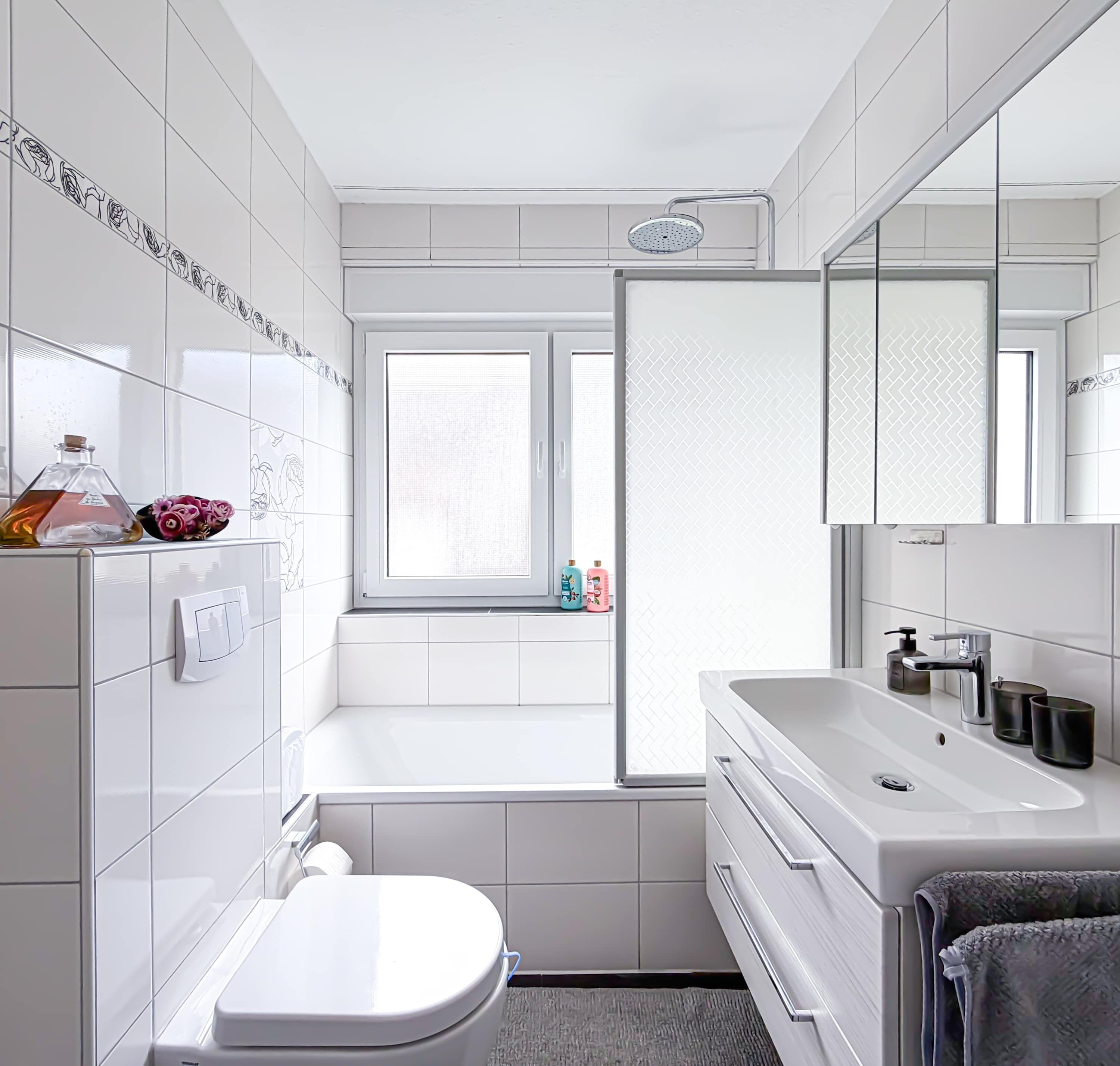 Shower, hair dryer, towels, shampoo