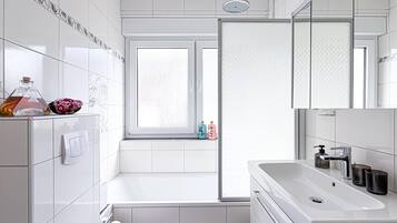 Shower, hair dryer, towels, shampoo