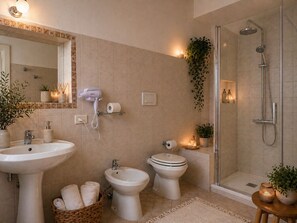 Shower, hair dryer, bidet, towels - Apartment in the center of Alberobello-Casa Costanza (Alberobello)