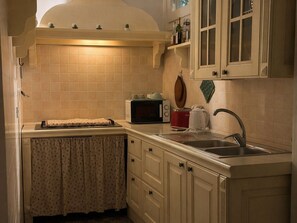 Private kitchen - Apartment in the center of Alberobello-Casa Costanza (Alberobello)