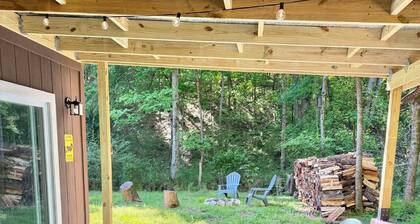 Romantic, peaceful Country getaway. 1-bedroom building with private Hot tub