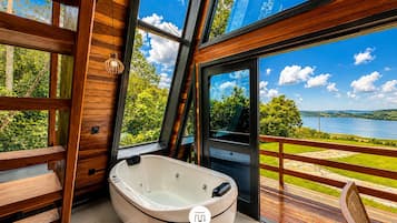 Honeymoon Chalet | Private spa tub