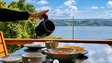 Honeymoon Chalet | Outdoor dining
