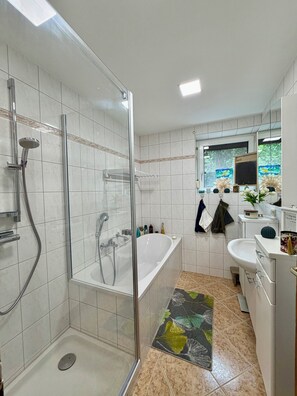 Hair dryer, towels, soap, toilet paper - Oehna Oasis by the Lake (Bautzen)