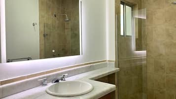 Apartment, 4 Bedrooms, Smoking, Balcony | Bathroom