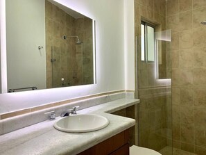 Căn hộ, 4 phòng ngủ, hút thuốc, ban công | Phòng tắm