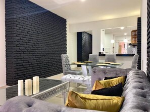 Apartamento, 4 quartos, para fumantes, sacada | Sala de estar