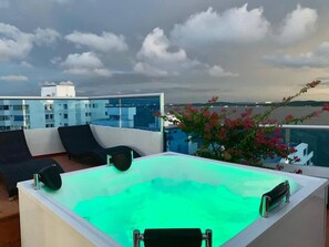 Apartamento, 4 quartos, para fumantes, sacada | Piscina | Piscina externa