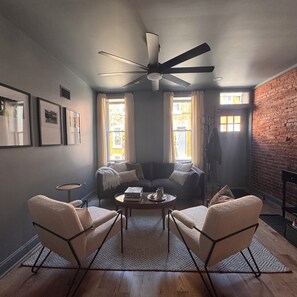 Smart TV - Modern & Vintage Vibes, W/ Roof Deck Near Stadiums, Transit & Center City Sites (Philadelphia)